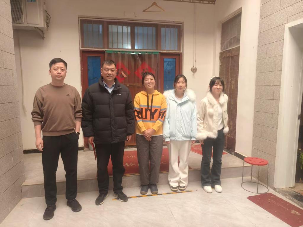 “喜报传家暖寒冬,家校同心育英才”——力行书院开展2026年寒假家访活动